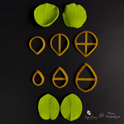 Veinere si decupatoare asezate in fata unui buchet de trandafiri comestibili